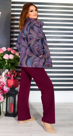 Костюмы женские