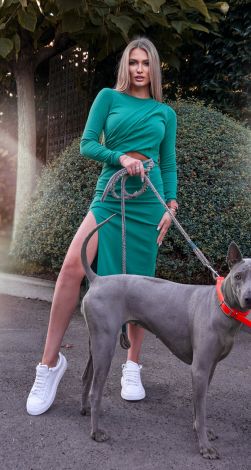 Костюмы женские