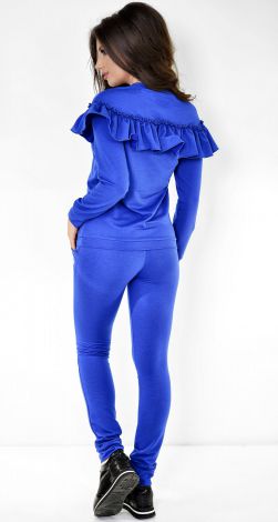 Костюмы женские