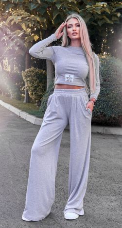 Костюмы женские