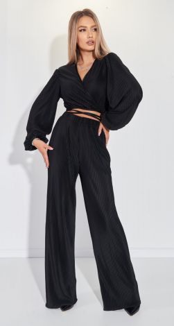 Привлекательный костюм плиссе