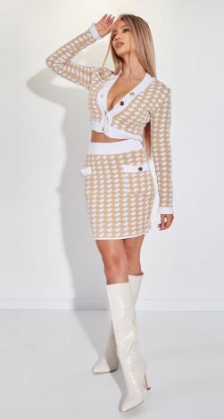 Костюмы женские