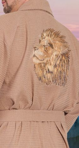 Мужской вафельный халат с вышивкой полезный подарок