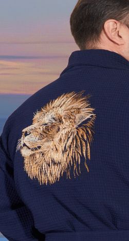 Мужской вафельный халат с вышивкой полезный подарок