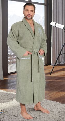 Мужской махровый халат с вышивкой полезный подарок