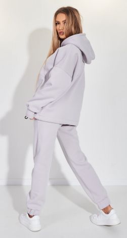 Костюмы женские