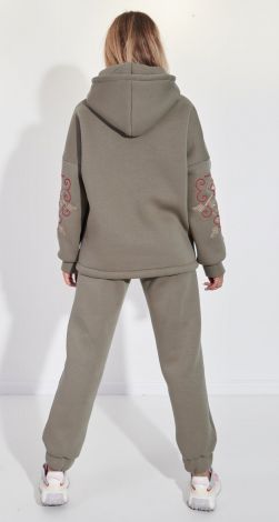 Костюмы женские