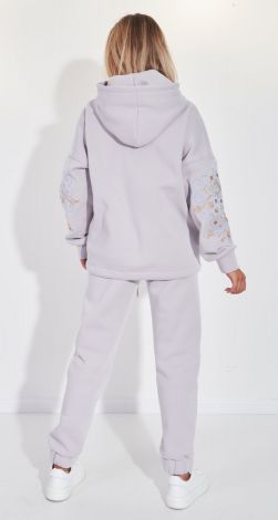 Костюмы женские