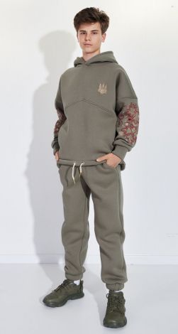 Тёплый костюм с украинской вышивкой