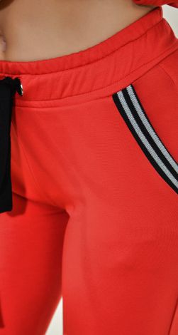 Костюмы женские