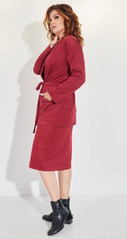 Костюмы женские