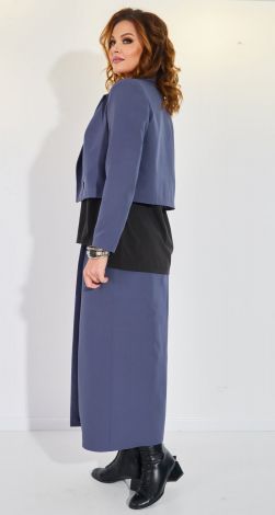 Костюмы женские