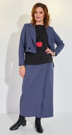 Костюмы женские