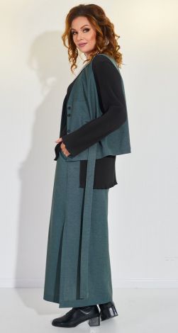 Костюмы женские