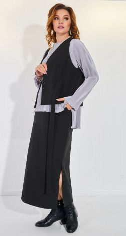 Костюмы женские