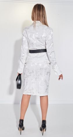 Красивый костюм с юбкой