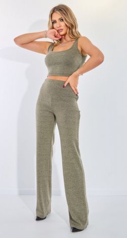 Костюмы женские