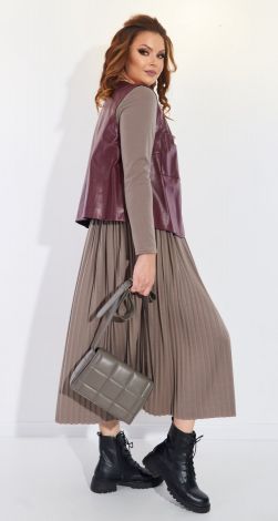 Костюмы женские