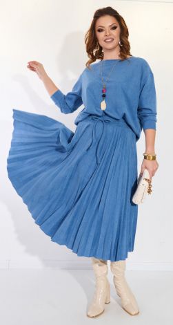 Замшевый костюм с юбкой плиссе