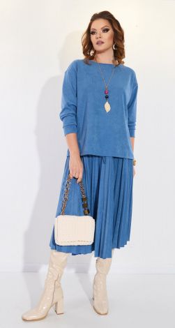 Замшевый костюм с юбкой плиссе