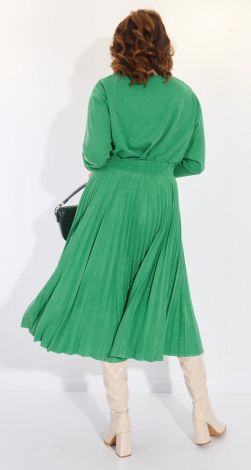 Замшевый костюм с юбкой плиссе