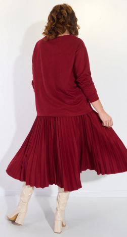 Замшевый костюм с юбкой плиссе