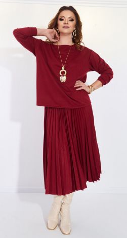 Замшевый костюм с юбкой плиссе