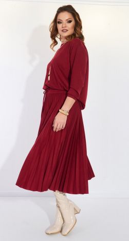 Костюмы женские