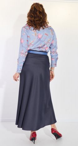 Красива шовкова блуза