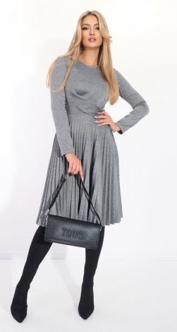 Красивое платье с юбкой плиссе