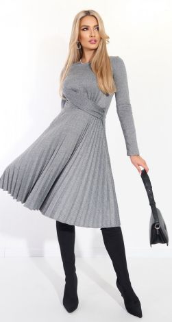 Красивое платье с юбкой плиссе