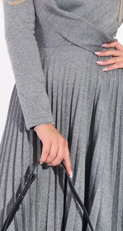 Красивое платье с юбкой плиссе