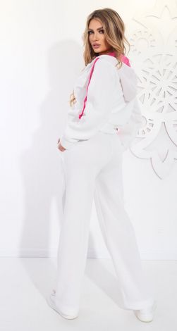 Костюмы женские