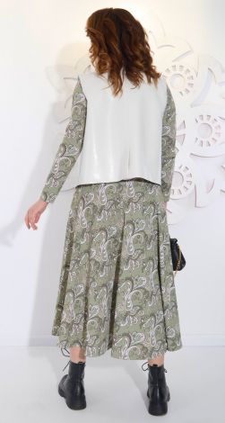 Костюмы женские