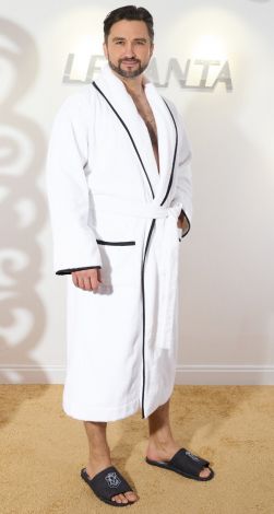 Мужской махровый халат с кантами полезный подарок