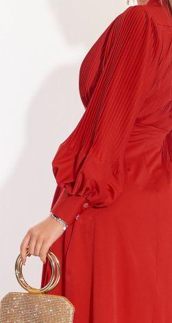 Красное платье с плиссе