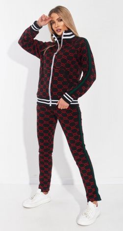 Костюмы женские