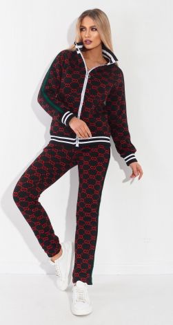 Костюмы женские