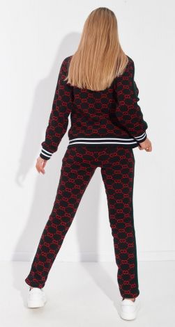 Костюмы женские