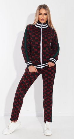 Костюмы женские