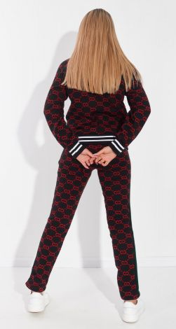 Костюмы женские