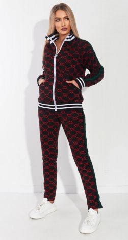 Костюмы женские