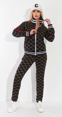 Костюмы женские