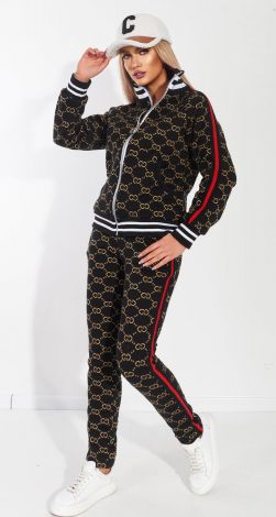 Костюмы женские