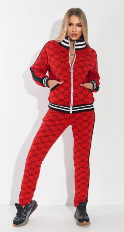 Костюмы женские