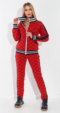 Костюмы женские