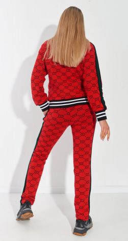 Костюмы женские