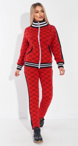 Костюмы женские