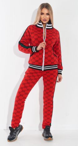 Костюмы женские