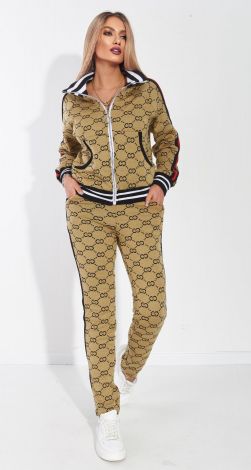 Костюмы женские